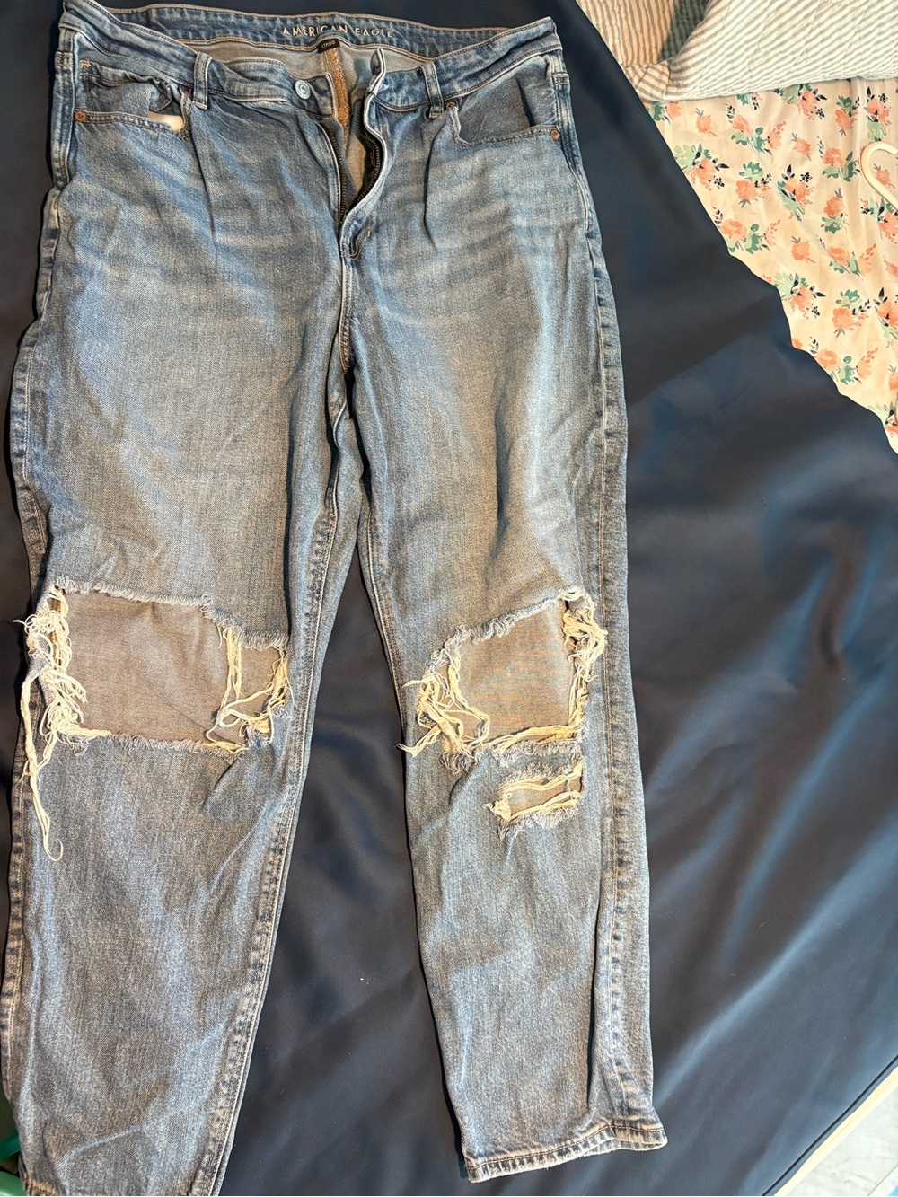 American Eagle Outfitters Light Blue Distressed Boyfriend Jeans